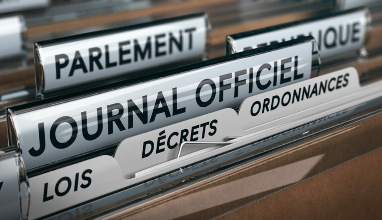 Vote des lois au parlement et publication au journal officiel